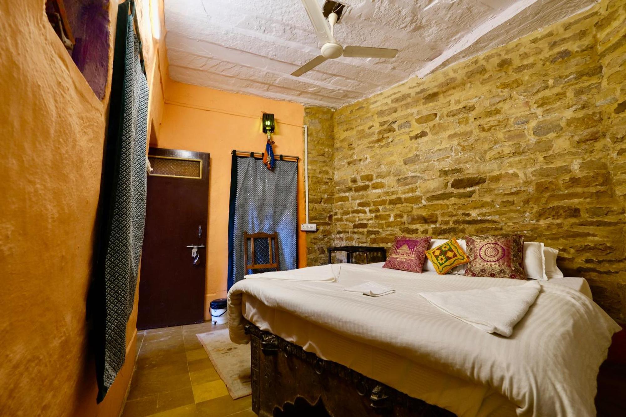 Saffron Guest House Джайсалмер Экстерьер фото